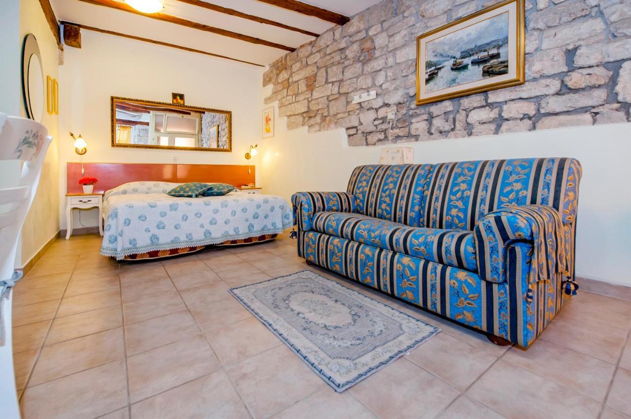 Guest House Sotto I Volti Centro Storico Ровинь Экстерьер фото