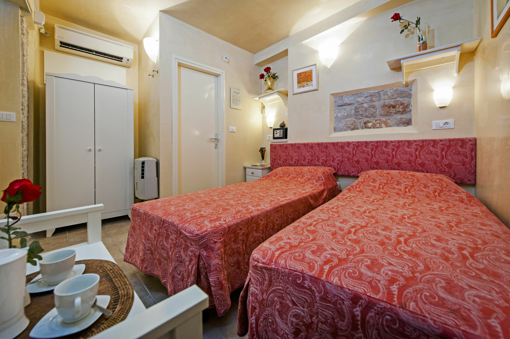Guest House Sotto I Volti Centro Storico Ровинь Экстерьер фото